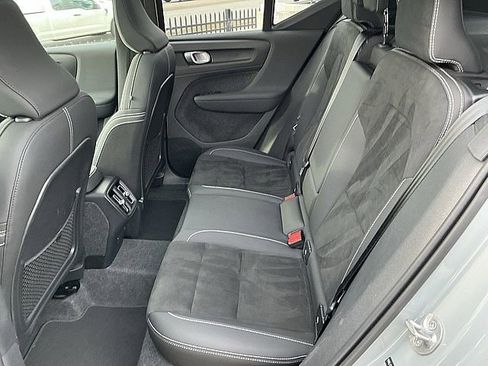Used 2025 Volvo XC40 B5 Plus image 14