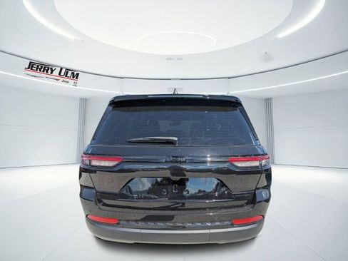 New 2025 Jeep Grand Cherokee Limited w/ Black Appearance Package image 4