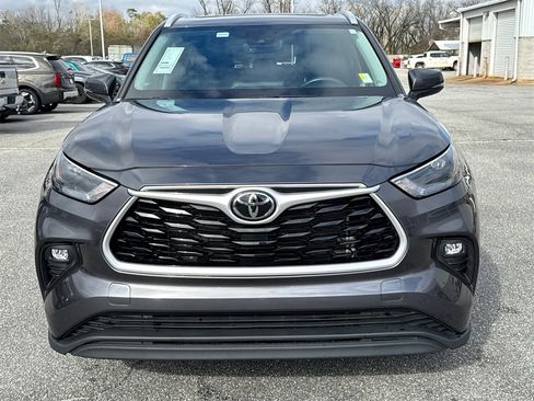 Certified 2023 Toyota Highlander XLE image 8