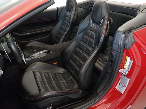 Used 2019 Ferrari Portofino RWD image 9