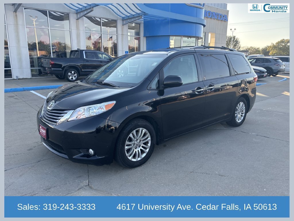 Used 2015 Toyota Sienna XLE w/ XLE Navigation Package FWD image 1