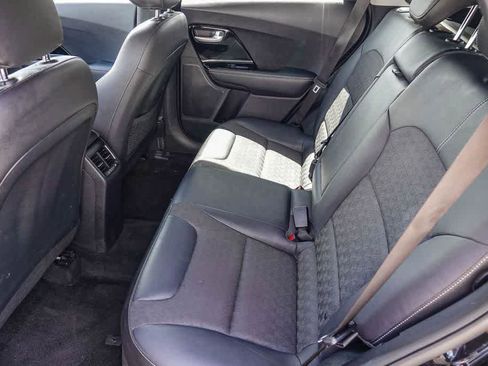 Certified 2017 Kia Niro FWD image 17