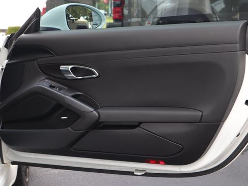 Used 2018 Porsche 718 Cayman RWD image 19