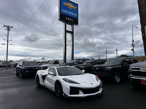Used 2024 Chevrolet Corvette Z06 w/ Z07 Performance Package image 2