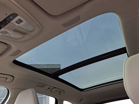 Used 2022 Volvo XC60 B5 Momentum w/ Climate Package image 15