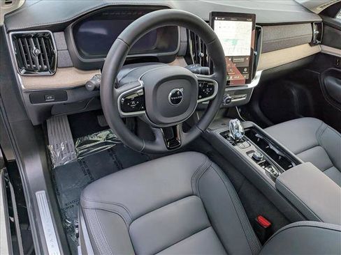 Certified 2025 Volvo XC90 B6 Plus w/ Protection Package Premier image 11