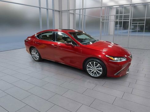 Used 2021 Lexus ES 250 w/ Premium Package AWD/4WD image 2