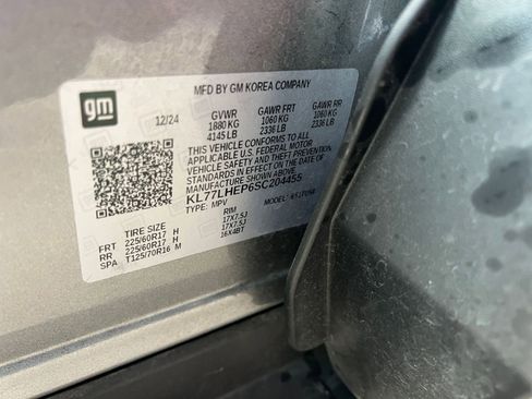 Used 2025 Chevrolet Trax LT FWD image 29