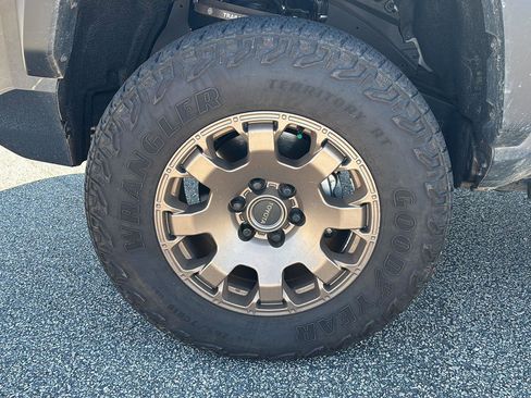 Used 2025 Toyota Tacoma 4x4 Double Cab Hybrid image 8