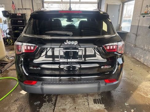 Used 2024 Jeep Compass Latitude image 3