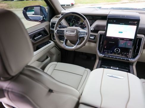 Used 2026 GMC Yukon Denali w/ Denali Reserve Package image 32