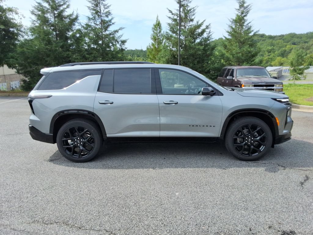 New 2026 Chevrolet Traverse RS w/ LPO, Floor Liner Package FWD image 4