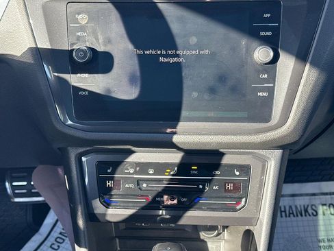 Used 2023 Volkswagen Tiguan SE R-Line image 15