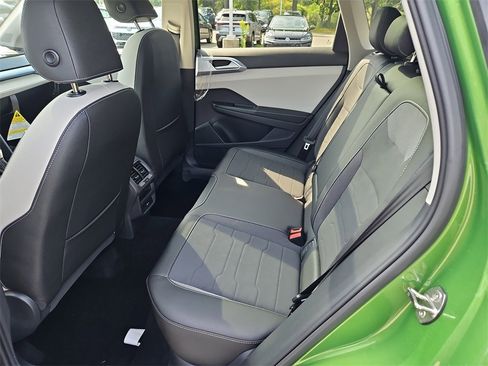 New 2025 Volkswagen Taos SE image 20