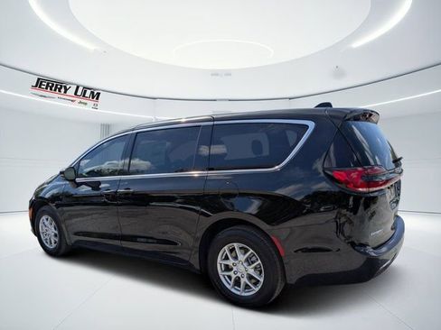 New 2026 Chrysler Pacifica Select FWD image 5