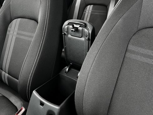 New 2025 Hyundai Venue SEL image 18