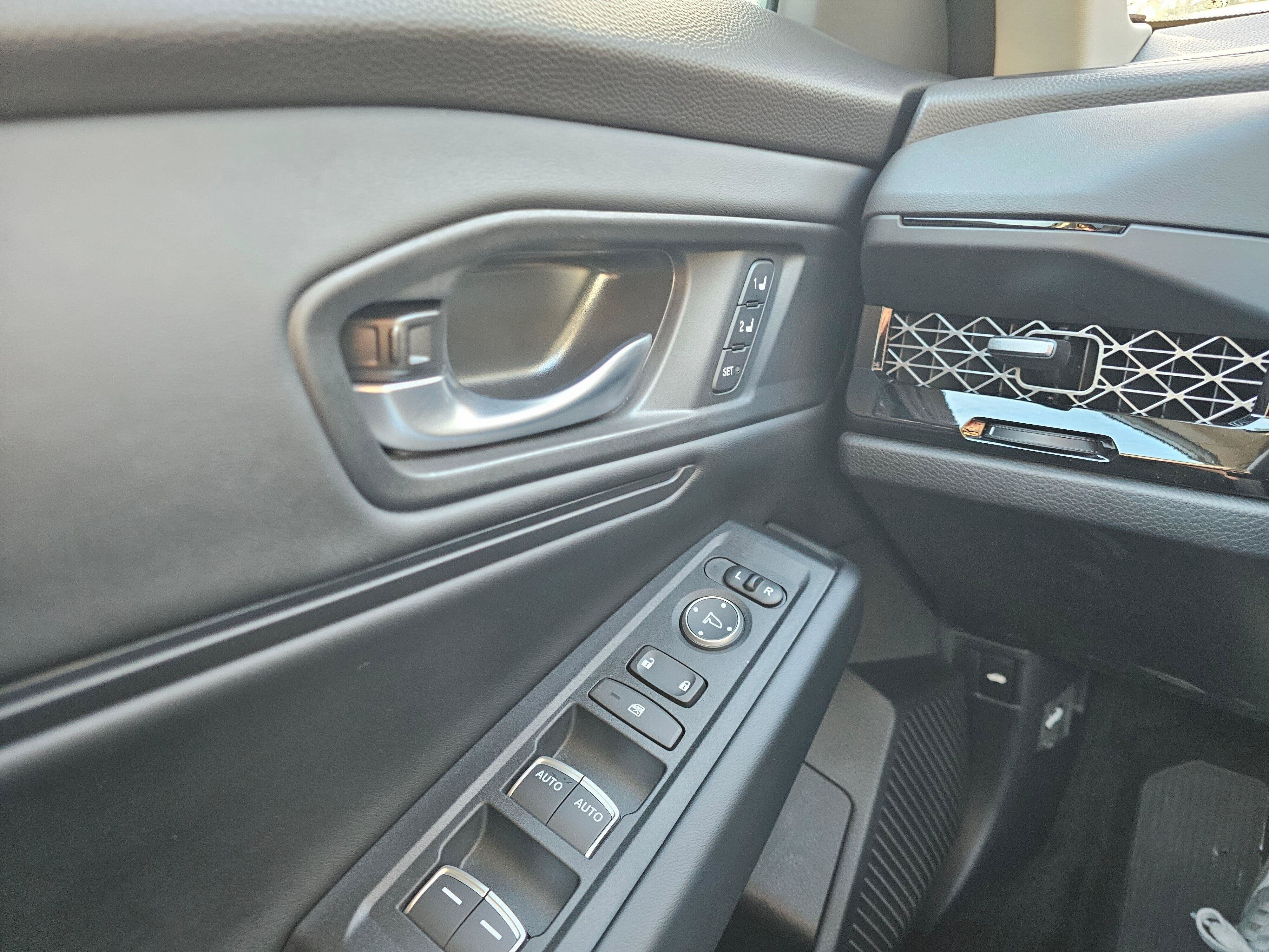 Used 2025 Honda Accord EX-L image 32