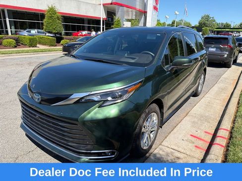 Used 2024 Toyota Sienna Platinum AWD/4WD image 1