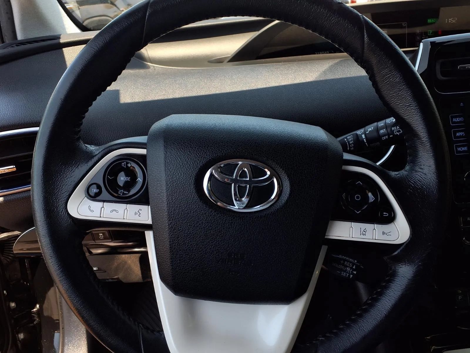 Used 2016 Toyota Prius Three Touring w/ Preferred Accessory Package FWD image 12