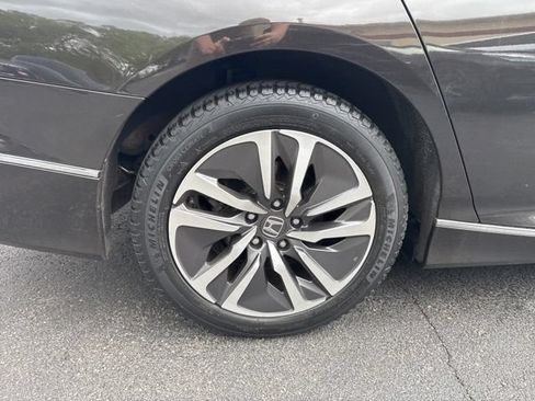 Used 2018 Honda Accord Touring image 17