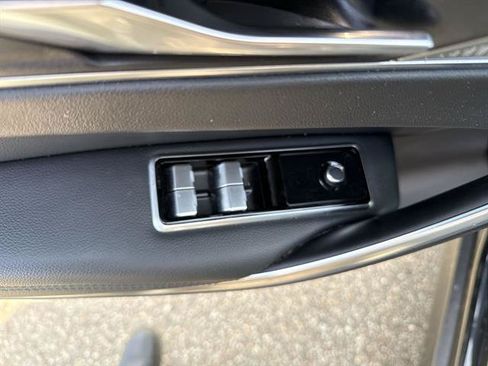 Used 2022 Jaguar F-PACE S AWD/4WD image 15