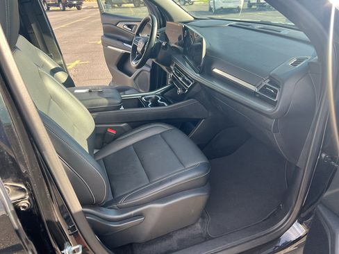 Used 2025 Chevrolet Traverse LT AWD/4WD image 20
