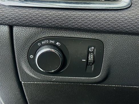 Used 2017 Chevrolet Cruze LT w/ Sun And Sound Package image 10