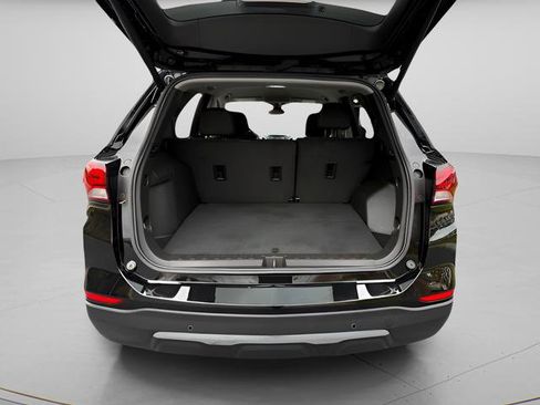 Used 2024 Chevrolet Equinox LT AWD/4WD image 11