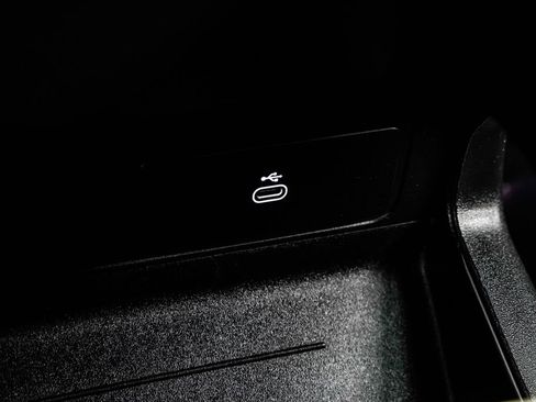 Used 2025 Land Rover Defender 110 S image 26