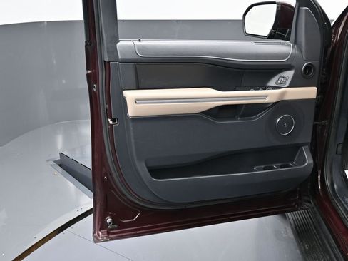 Used 2024 Ford Expedition Max Limited image 40