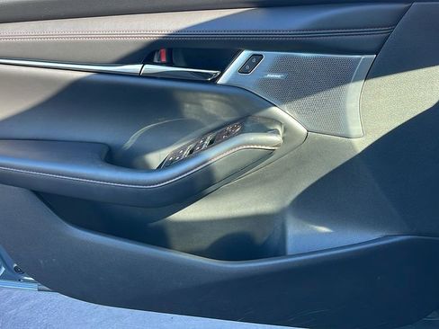 Used 2023 MAZDA MAZDA3 s image 27