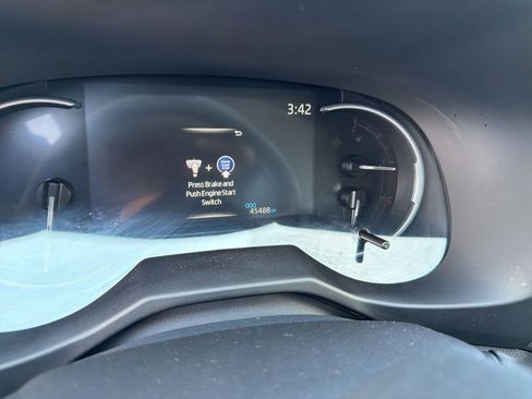 Used 2025 Toyota RAV4 XLE FWD image 12