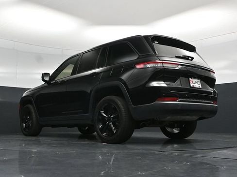 Used 2023 Jeep Grand Cherokee Limited w/ Black Appearance Package AWD/4WD image 63
