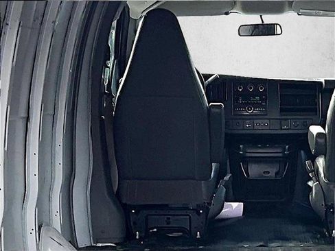 Used 2018 Chevrolet Express 2500 RWD image 26