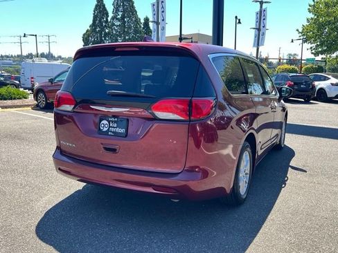 Used 2017 Chrysler Pacifica LX FWD image 7