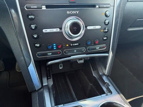 Used 2018 Ford Explorer Limited w/ Equipment Group 301A AWD/4WD image 34