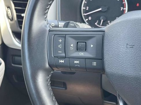 Used 2025 Nissan Rogue SV FWD image 27