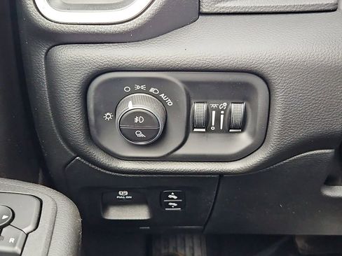New 2026 RAM 1500 4x4 Crew Cab image 18