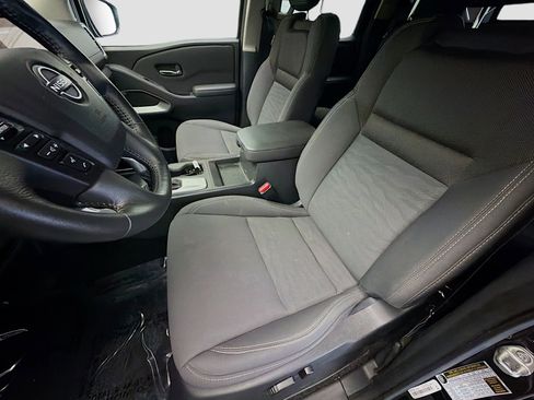 Used 2024 Nissan Frontier SV RWD image 11