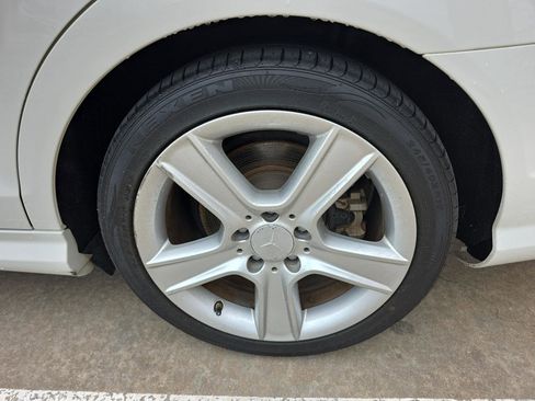 Used 2010 Mercedes-Benz C 300 Sedan image 28