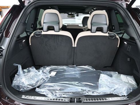 New 2025 Volvo XC90 T8 Core w/ Climate Package image 32