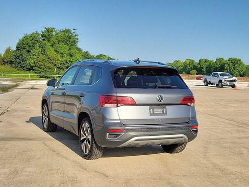 Used 2024 Volkswagen Taos SE FWD image 4