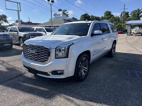 Used 2019 GMC Yukon XL Denali w/ Denali Ultimate Package RWD image 3