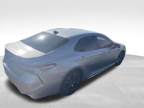 Used 2019 Toyota Camry SE FWD image 21
