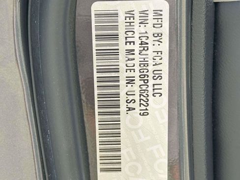 Used 2023 Jeep Grand Cherokee Limited w/ Luxury Tech Group II AWD/4WD image 18