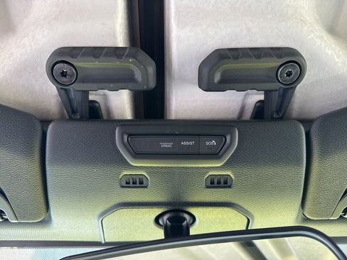 Used 2023 Jeep Gladiator Willys image 46