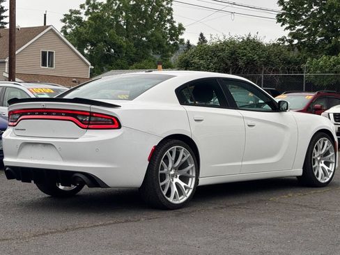 Used 2022 Dodge Charger SXT RWD image 4