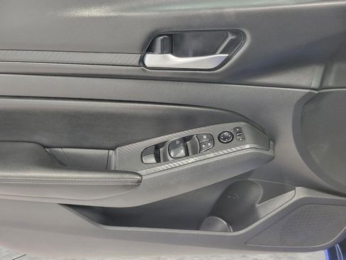 Used 2025 Nissan Altima 2.5 SV FWD image 25