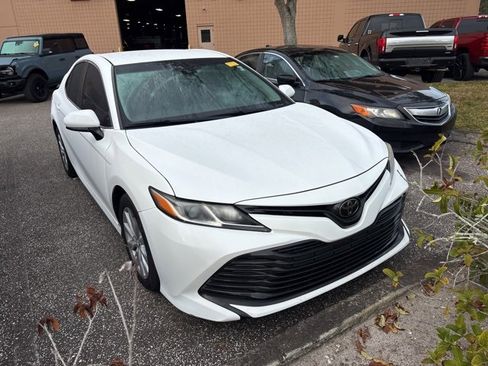 Used 2019 Toyota Camry L image 2