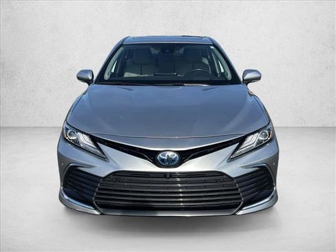 Used 2021 Toyota Camry XLE image 2